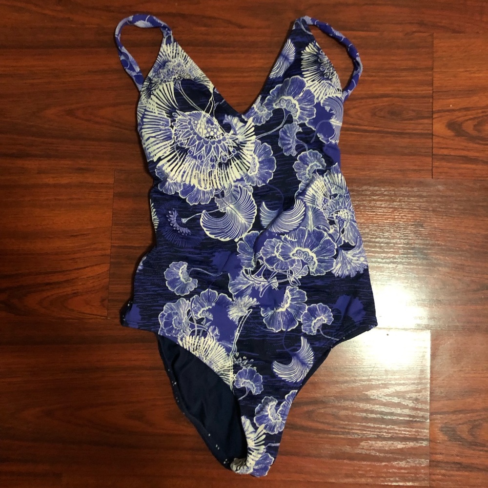 Cutest Roxy Swimsuit Women’s Size M